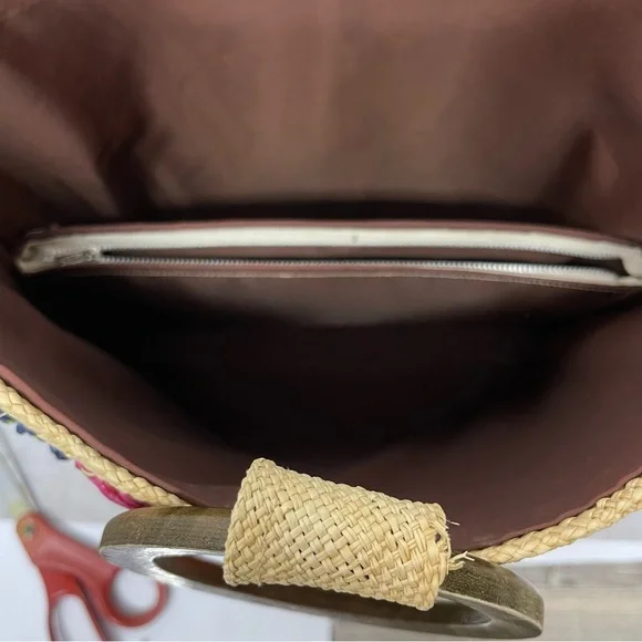 Vintage Embroidered Raffia Straw Tote 3D Floral Boho Market Bag Wooden Handles - Picture 9 of 12